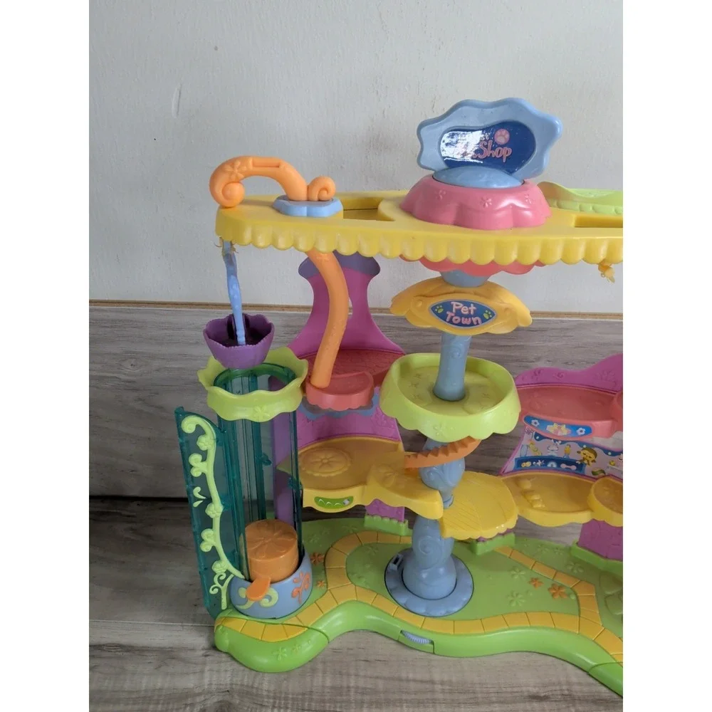 Littlest Pet Shop LPS Round N Round Pet Town Play Set Hasbro 2006